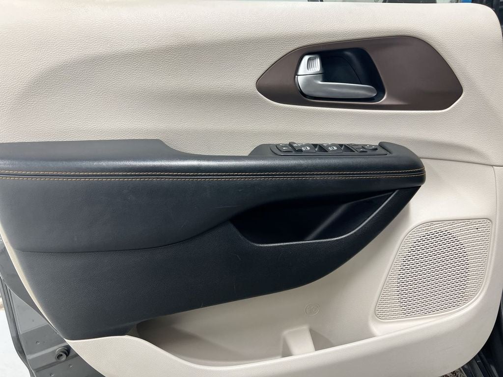 2017 Chrysler Pacifica Touring L Plus