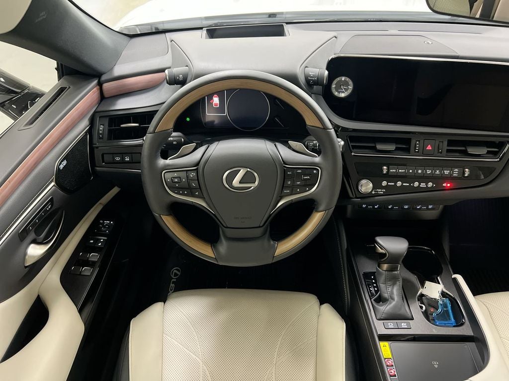 2025 Lexus ES 300h Ultra Luxury