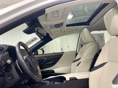 2025 Lexus ES 300h Ultra Luxury