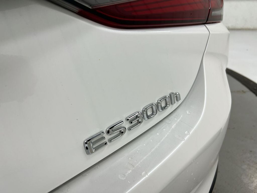 2025 Lexus ES 300h Ultra Luxury