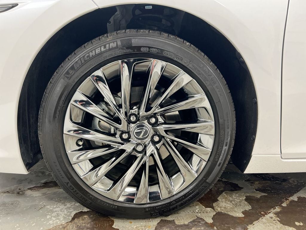 2025 Lexus ES 300h Ultra Luxury