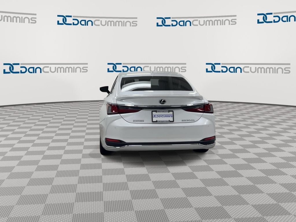 2025 Lexus ES 300h Ultra Luxury