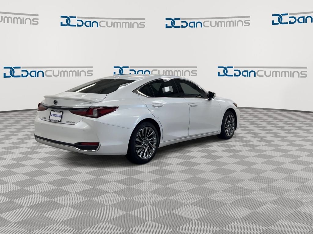 2025 Lexus ES 300h Ultra Luxury
