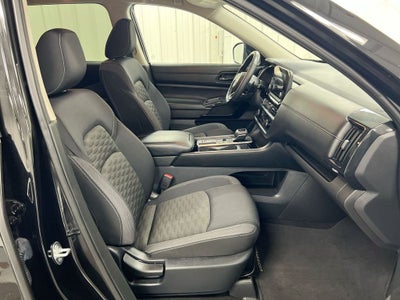 2023 Nissan Pathfinder SV