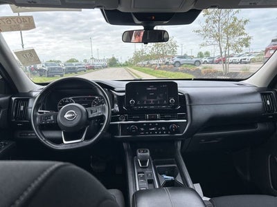 2023 Nissan Pathfinder SV