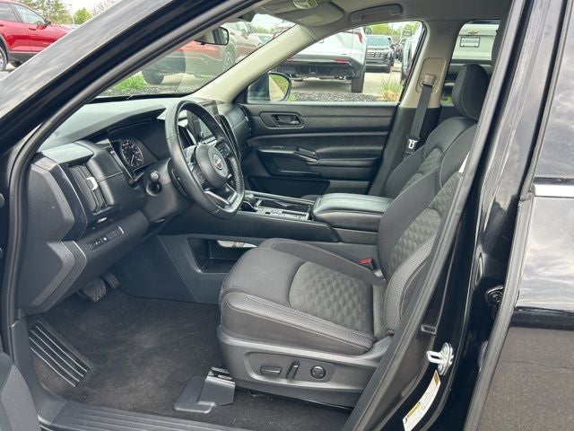 2023 Nissan Pathfinder SV