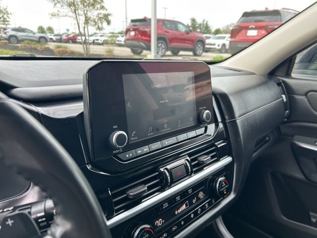 2023 Nissan Pathfinder SV