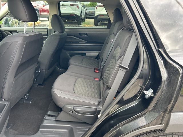 2023 Nissan Pathfinder SV