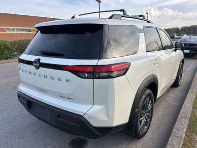 2024 Nissan Pathfinder SV