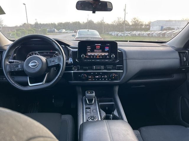 2024 Nissan Pathfinder SV