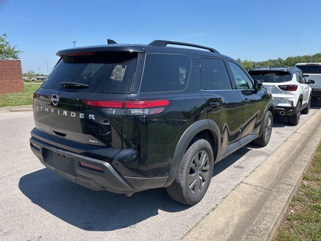 2025 Nissan Pathfinder SV