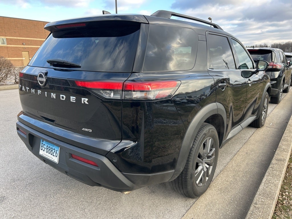 2025 Nissan Pathfinder SV