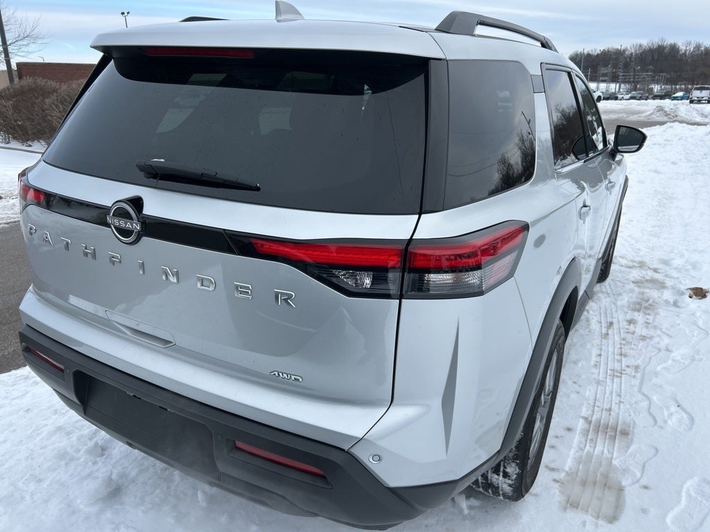2025 Nissan Pathfinder SV