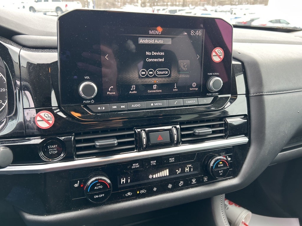 2025 Nissan Pathfinder SV