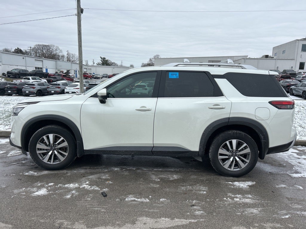 2023 Nissan Pathfinder SL