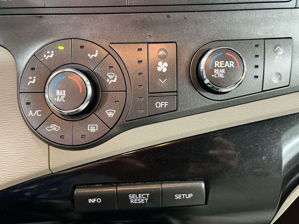 2011 Toyota Sienna LE