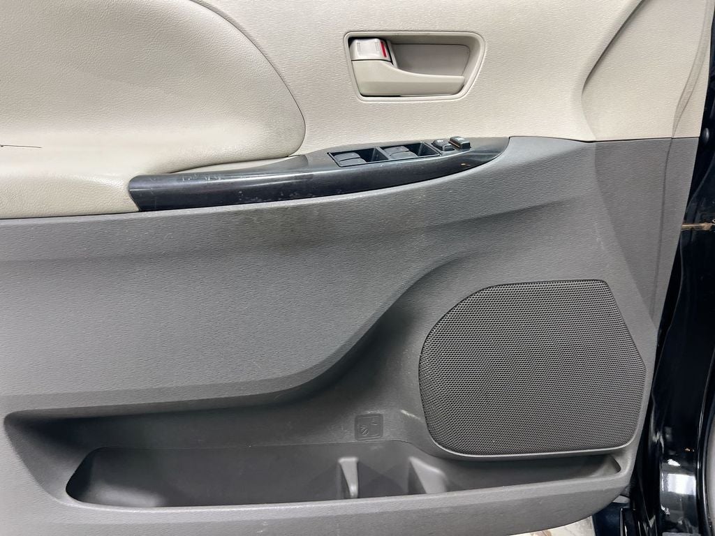 2011 Toyota Sienna LE