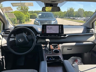 2023 Toyota Sienna LE