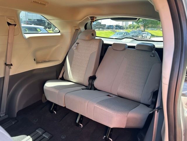 2023 Toyota Sienna LE