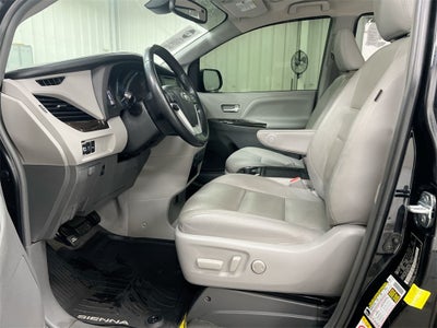 2018 Toyota Sienna XLE
