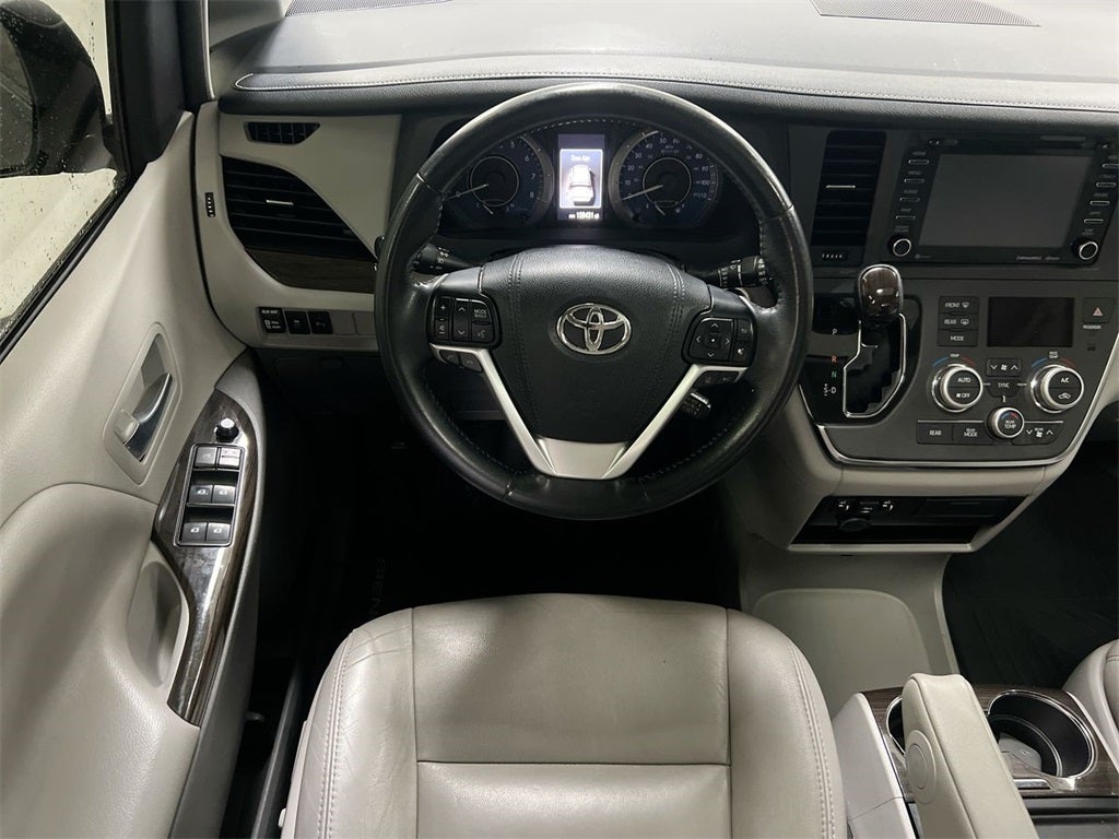 2018 Toyota Sienna XLE