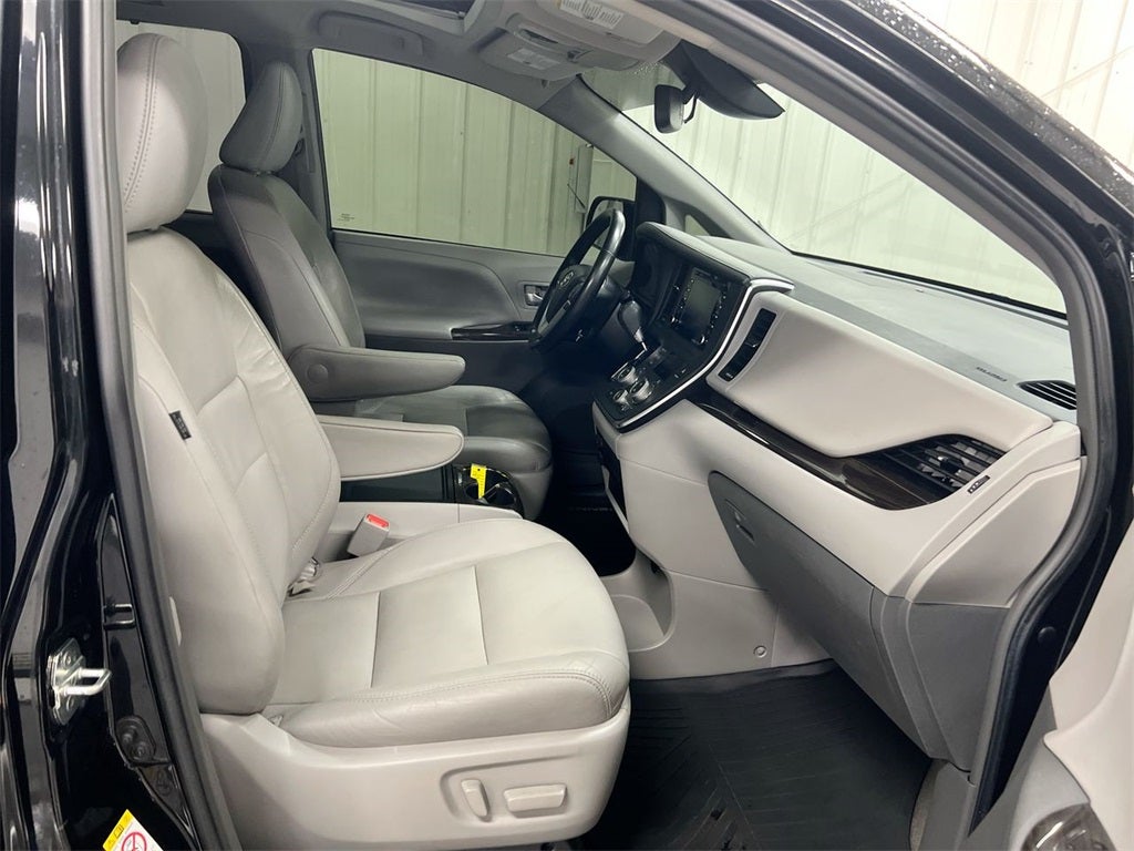 2018 Toyota Sienna XLE