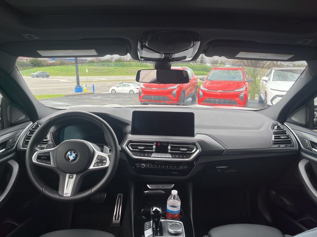 2025 BMW X4 xDrive30i