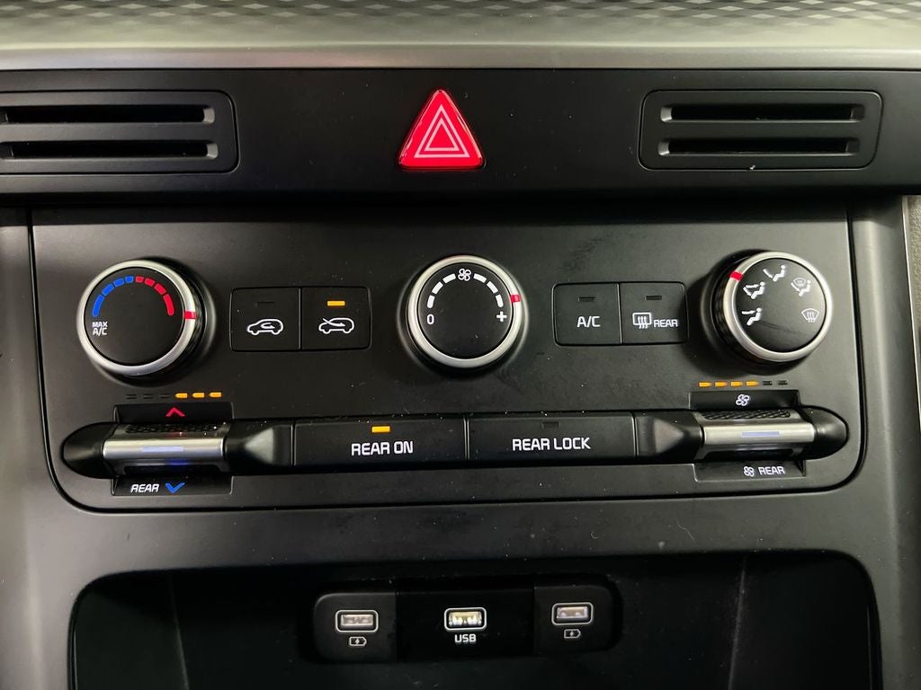 2024 Kia Carnival LX