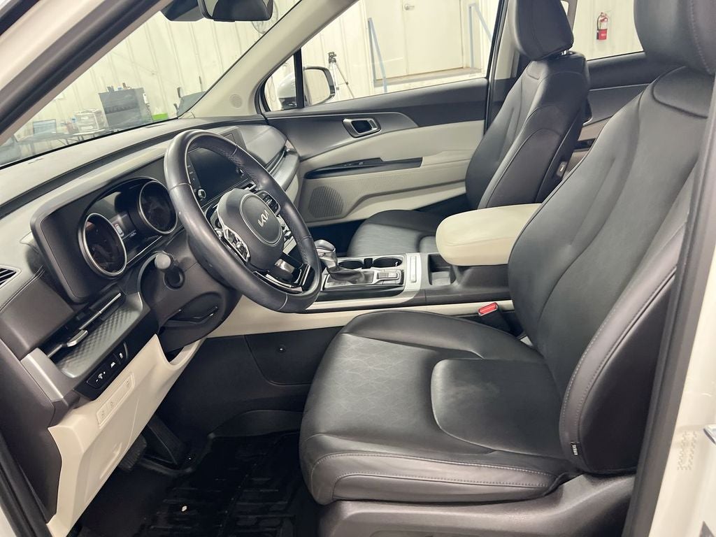 2023 Kia Carnival LX