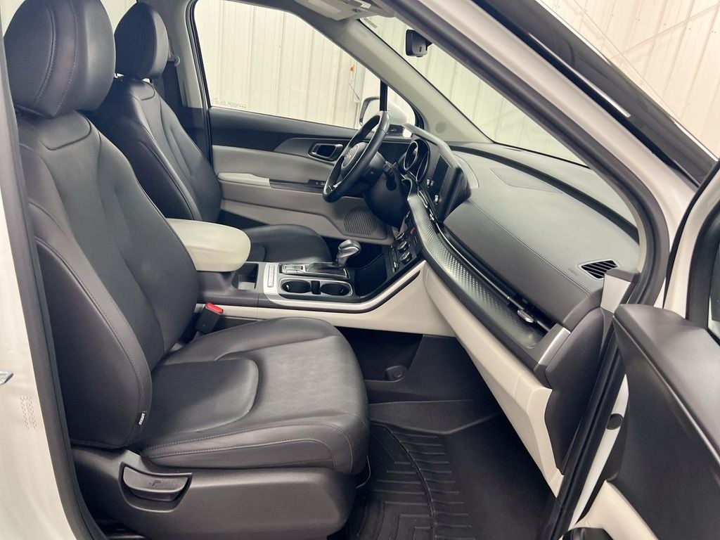 2023 Kia Carnival LX