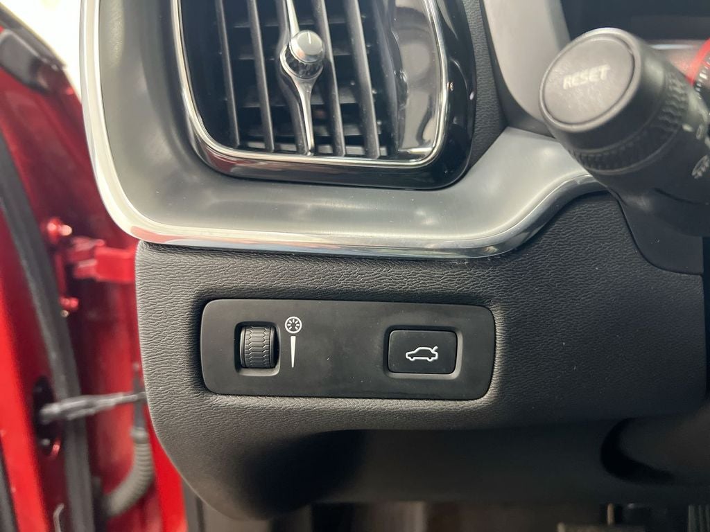 2019 Volvo XC60 T5 Momentum