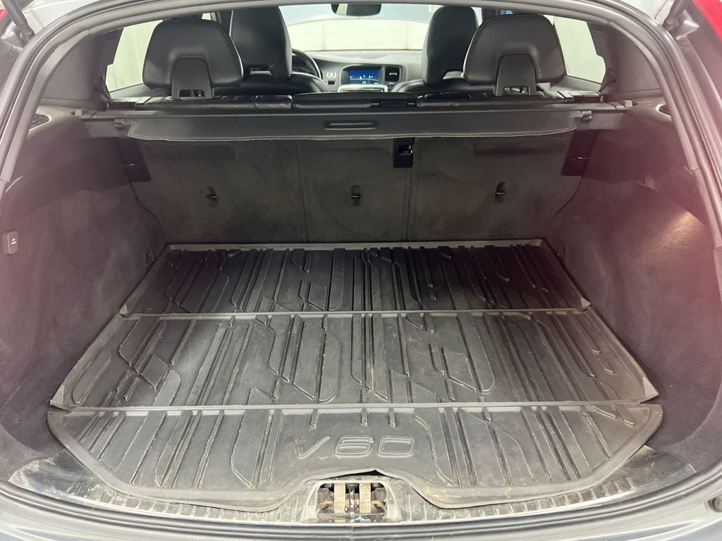 2017 Volvo V60 T6 R-Design Platinum