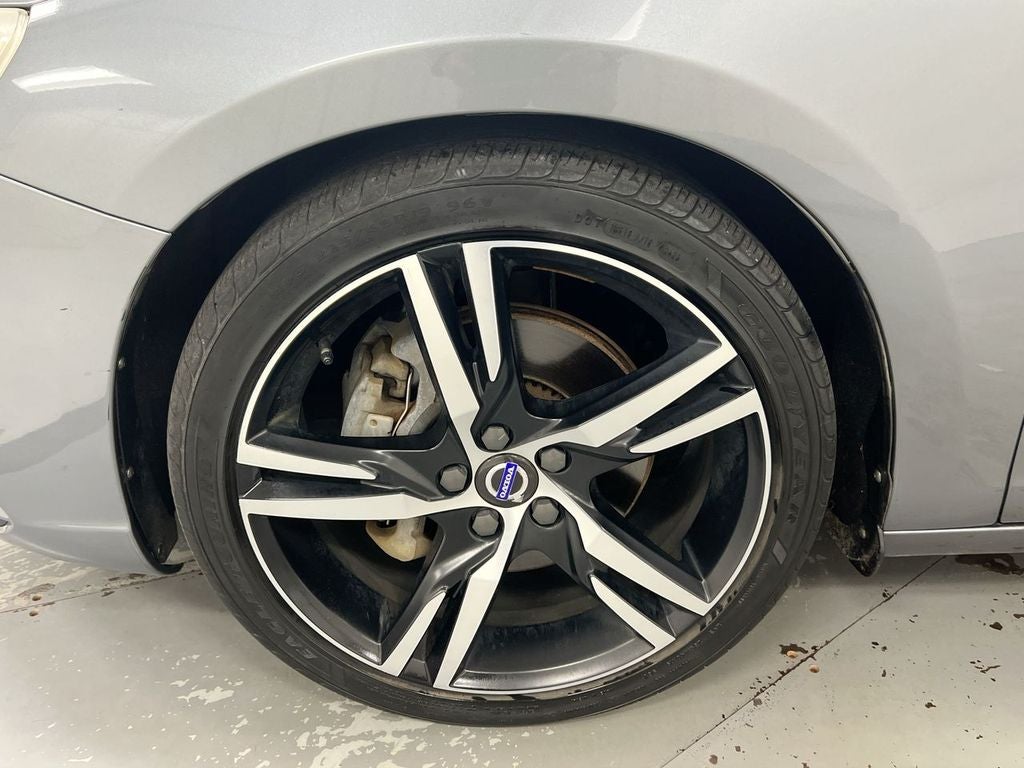 2017 Volvo V60 T6 R-Design Platinum