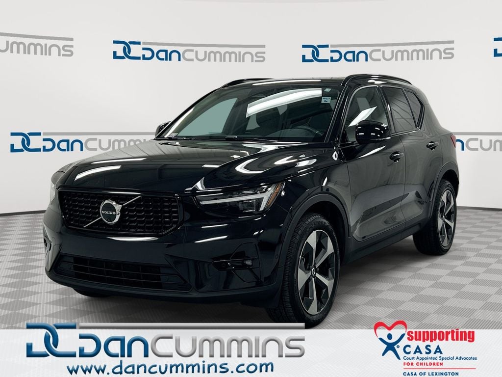 2024 Volvo XC40 B5 Plus Dark Theme