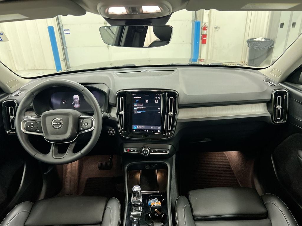 2024 Volvo XC40 B5 Plus Dark Theme