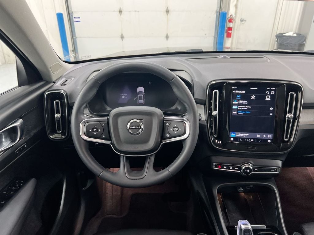 2024 Volvo XC40 B5 Plus Dark Theme