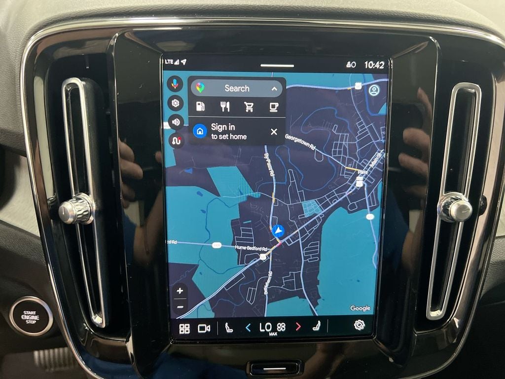 2024 Volvo XC40 B5 Plus Dark Theme