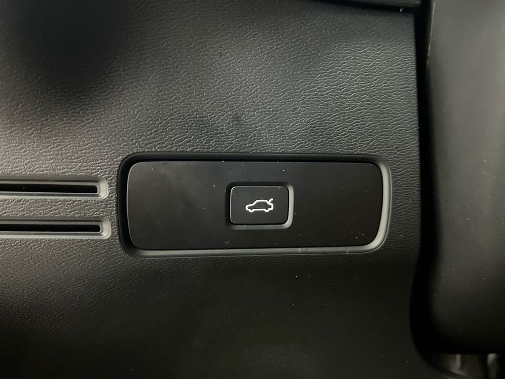 2024 Volvo XC40 B5 Plus Dark Theme