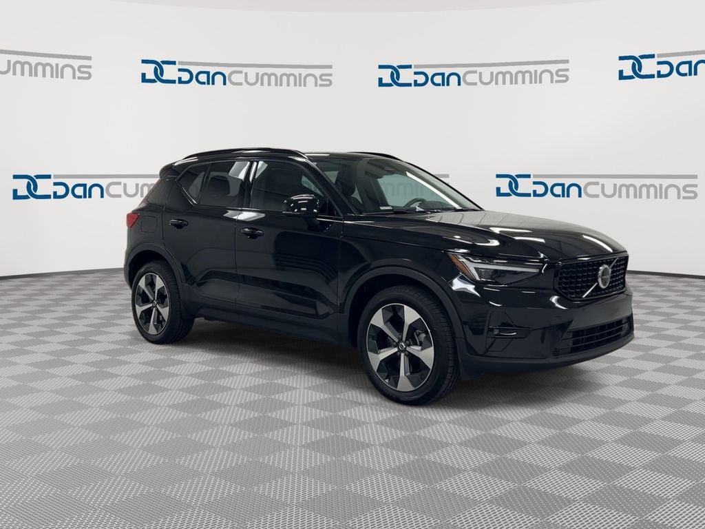 2024 Volvo XC40 B5 Plus Dark Theme