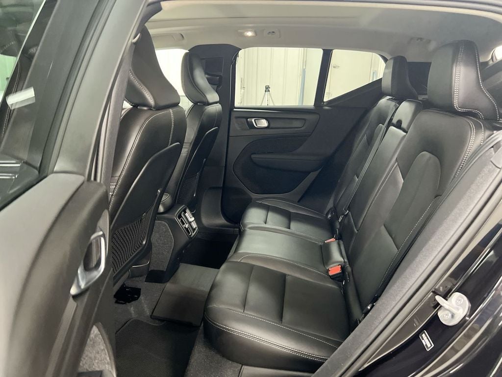 2024 Volvo XC40 B5 Plus Dark Theme