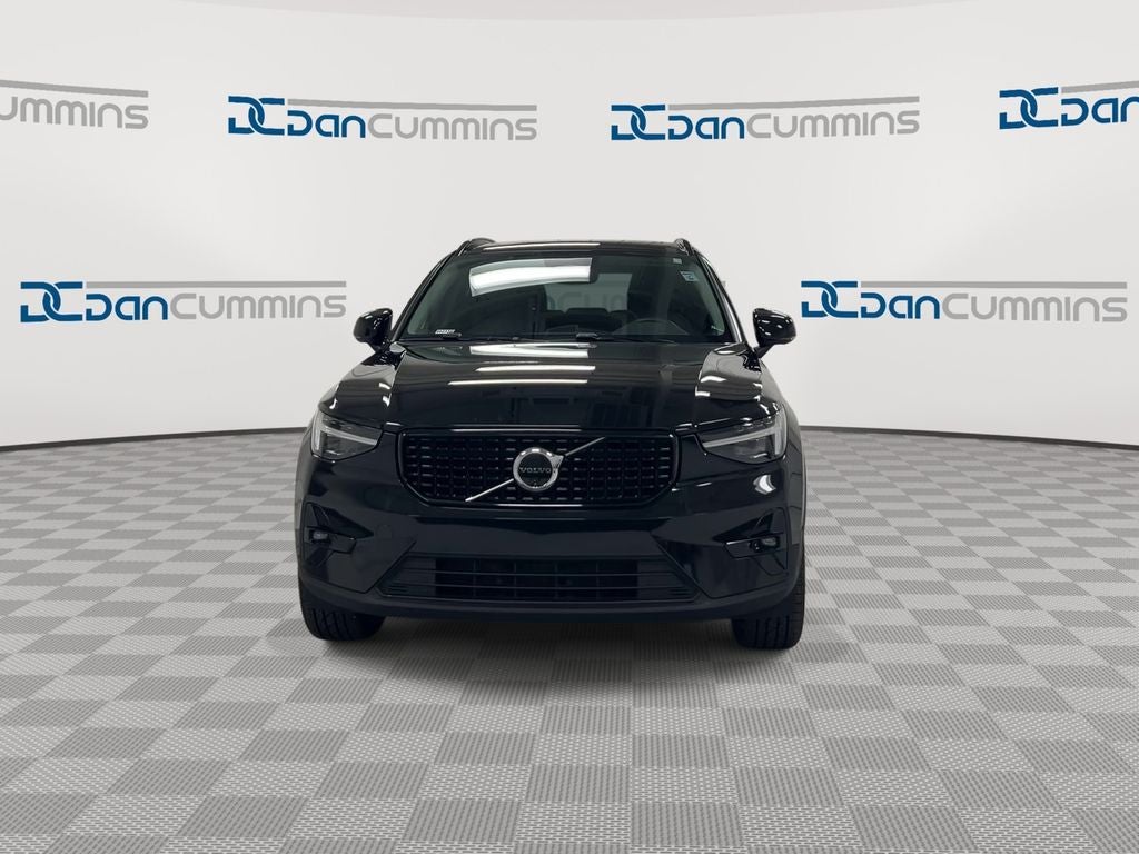 2024 Volvo XC40 B5 Plus Dark Theme