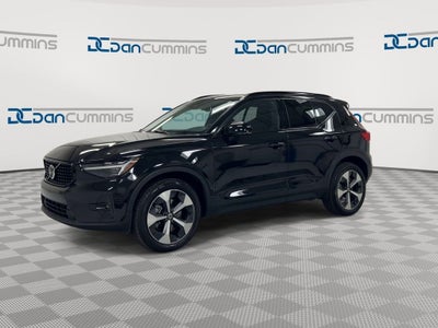 2024 Volvo XC40 B5 Plus Dark Theme