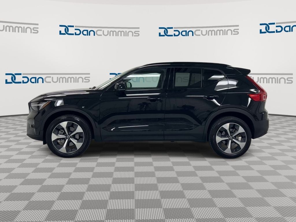 2024 Volvo XC40 B5 Plus Dark Theme