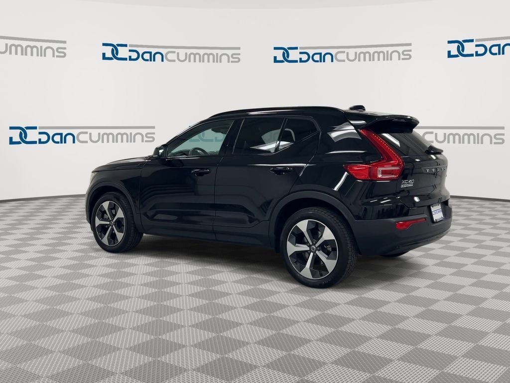 2024 Volvo XC40 B5 Plus Dark Theme