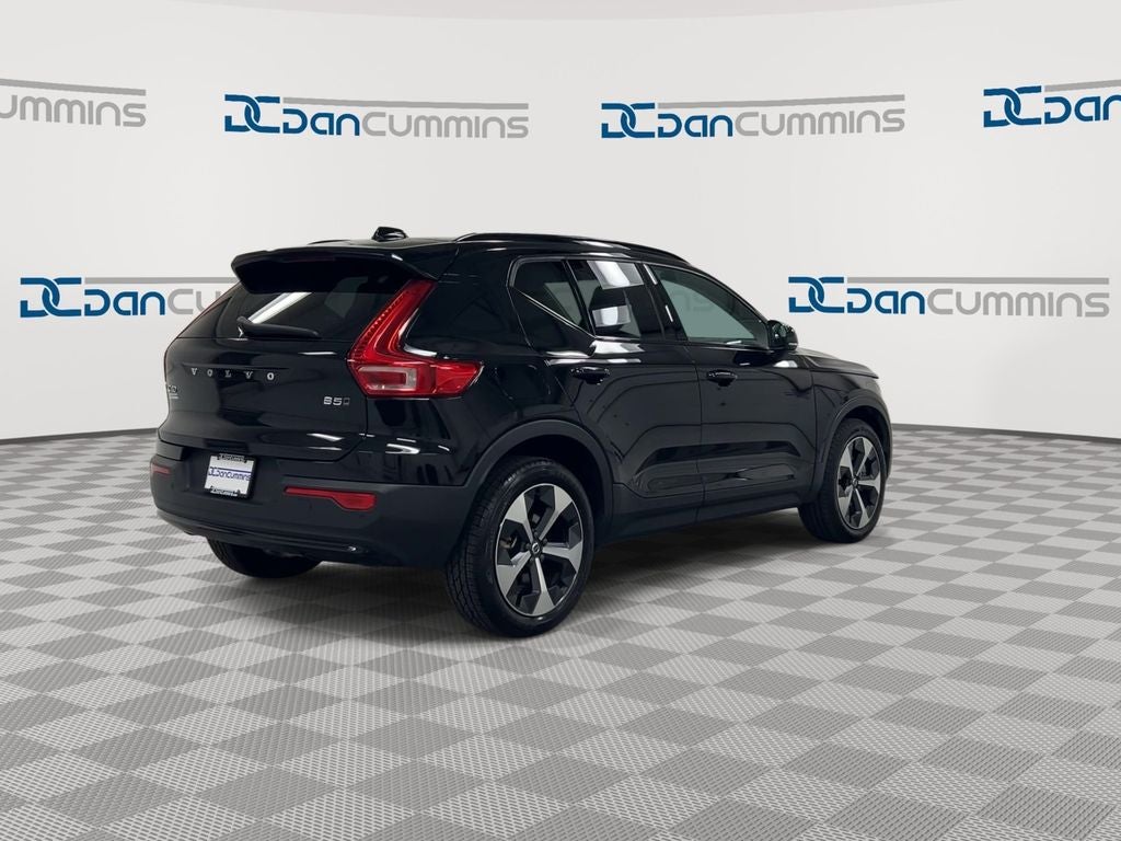 2024 Volvo XC40 B5 Plus Dark Theme