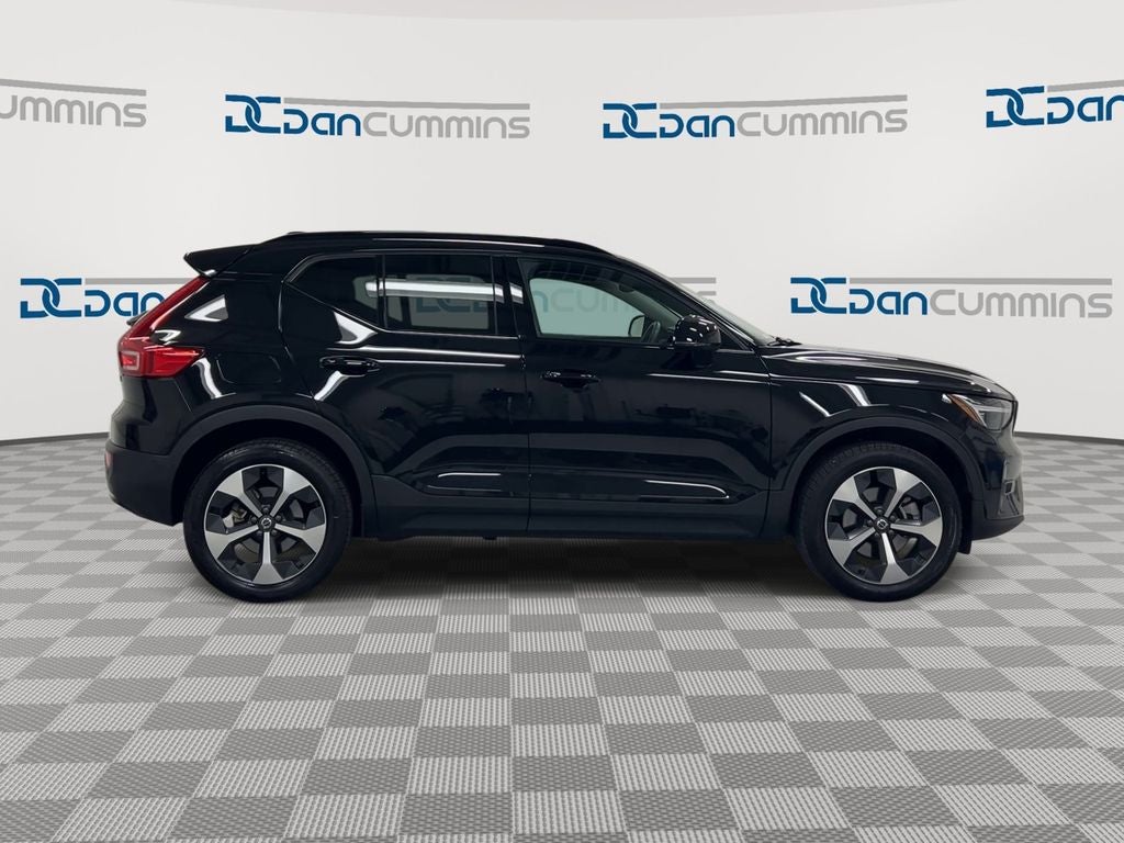 2024 Volvo XC40 B5 Plus Dark Theme